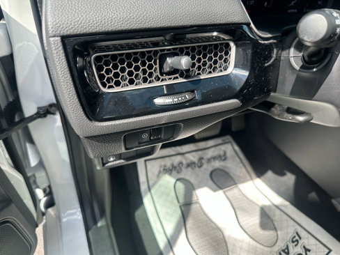 Used 2022 Honda Civic Touring image 9