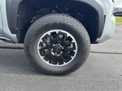 Certified 2025 Toyota Tacoma TRD Off-Road image 10