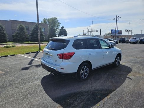 Used 2020 Nissan Pathfinder SV image 5