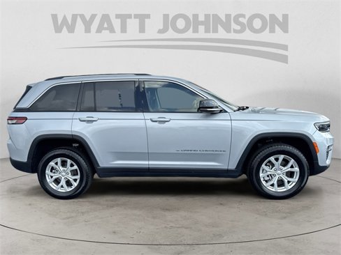 Used 2023 Jeep Grand Cherokee Limited image 6