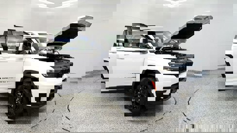 Used 2024 Jeep Grand Cherokee L Laredo image 9