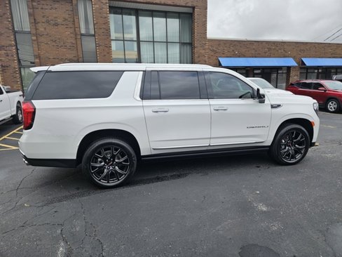 Certified 2023 GMC Yukon XL Denali w/ LPO, Floor Liner Package image 8