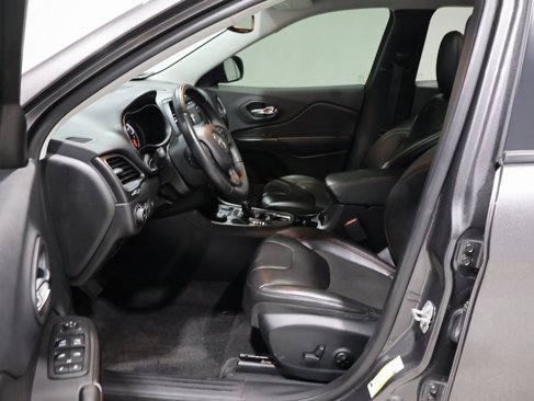 Used 2019 Jeep Cherokee Trailhawk w/ Comfort/Convenience Group image 11