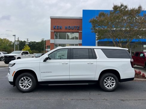 New 2026 Chevrolet Suburban LT image 2