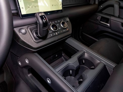 New 2025 Land Rover Defender 110 S image 31