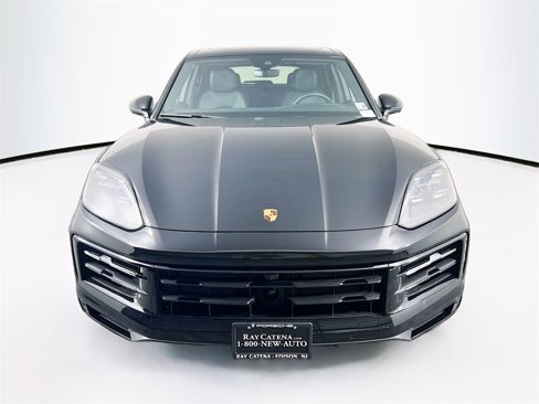 Used 2025 Porsche Cayenne image 6