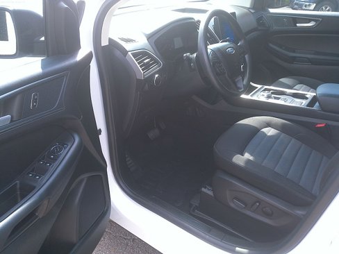 Used 2023 Ford Edge SE image 5