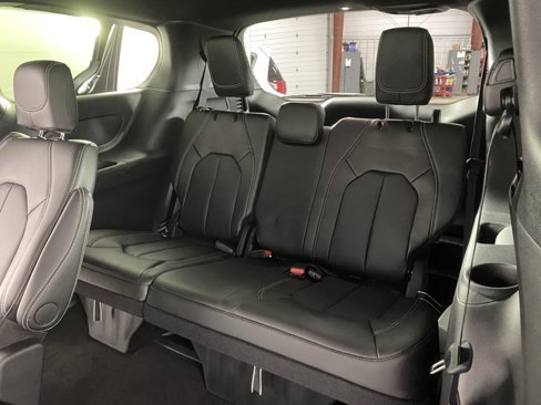 New 2025 Chrysler Voyager LX image 22