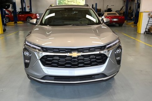New 2025 Chevrolet Trax LT image 2