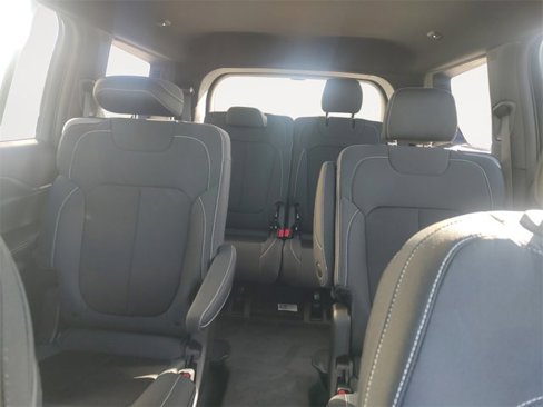 New 2025 Jeep Grand Cherokee L Laredo image 13