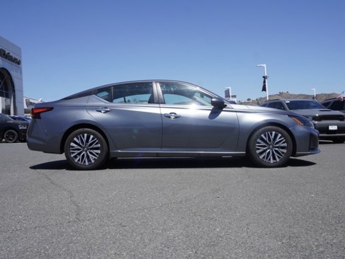 Used 2023 Nissan Altima 2.5 SV image 3