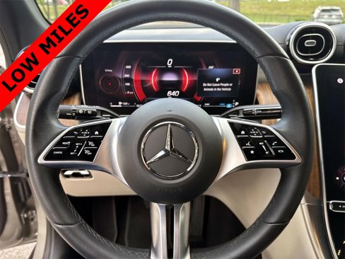 Used 2024 Mercedes-Benz GLC 300 image 27