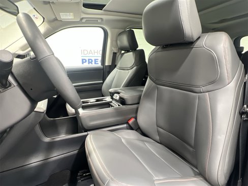 Used 2025 Ford Expedition Active image 11
