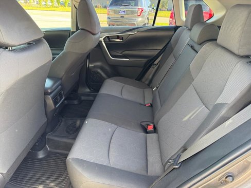 Used 2019 Toyota RAV4 XLE image 9