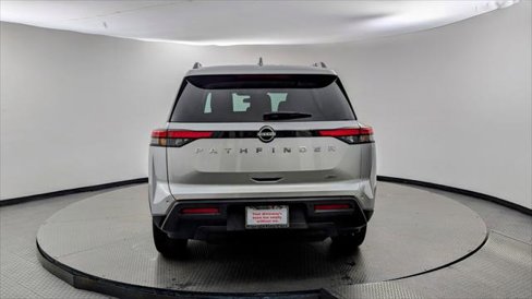 Used 2025 Nissan Pathfinder SV image 7