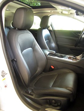 Used 2017 Jaguar XE First Edition image 18