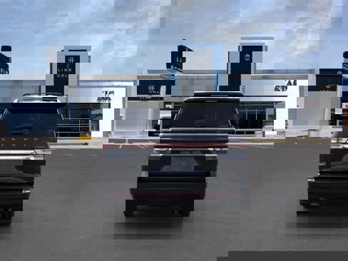 New 2022 Lincoln Navigator 4WD image 5