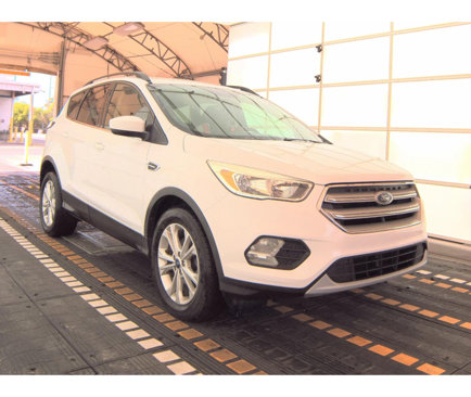 Used 2018 Ford Escape SE image 2