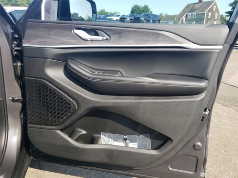 New 2025 Jeep Grand Cherokee Limited w/ Black Appearance Package image 35