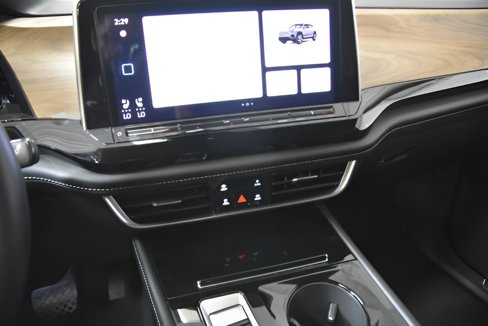 Used 2024 Volkswagen Atlas SE image 24