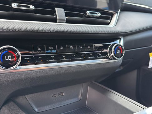 New 2026 Chevrolet Equinox LT w/ Convenience Package II image 24