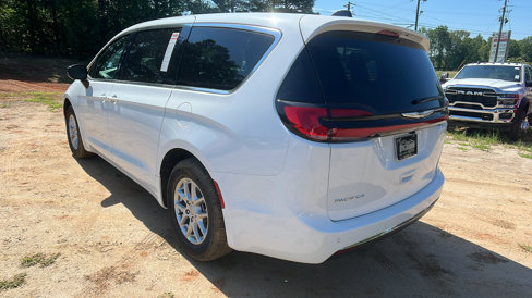 New 2026 Chrysler Pacifica Select image 10
