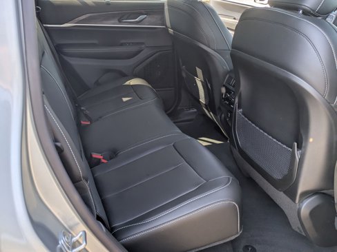 New 2025 Jeep Grand Cherokee Limited w/ Luxury Tech Group II image 21
