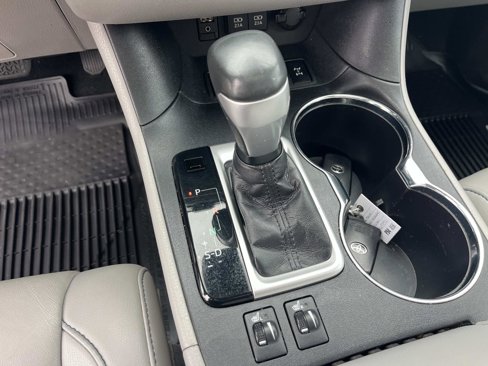 Used 2019 Toyota Highlander XLE image 24