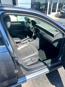 Used 2022 Volkswagen Passat 2.0T SE image 8