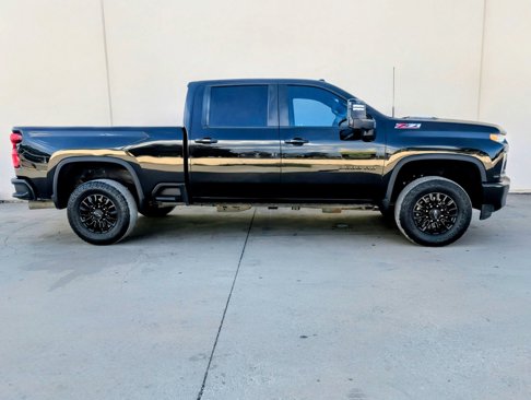Used 2021 Chevrolet Silverado 2500 LT w/ Midnight Edition image 9