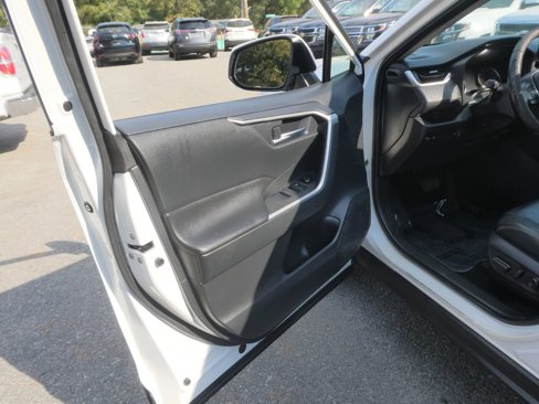 Used 2019 Toyota RAV4 XLE Premium image 13
