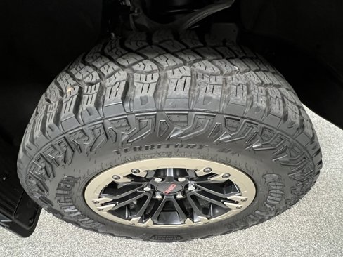 Used 2024 GMC Sierra 1500 AT4X image 22