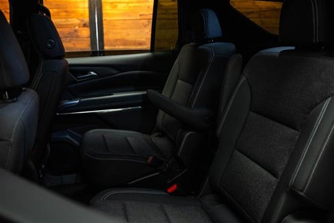 Used 2025 Chevrolet Traverse LT image 11