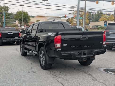 Used 2017 Toyota Tacoma TRD Sport image 6