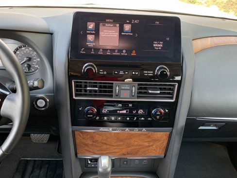 Used 2024 Nissan Armada SL w/ Captain's Chairs Package image 16