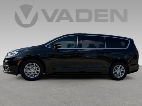 New 2026 Chrysler Pacifica Select image 8
