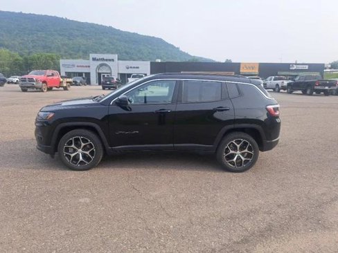 Certified 2024 Jeep Compass Latitude image 7