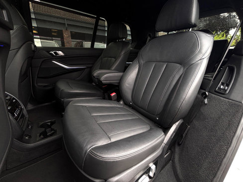 Used 2022 BMW X7 xDrive40i w/ M Sport Package image 29