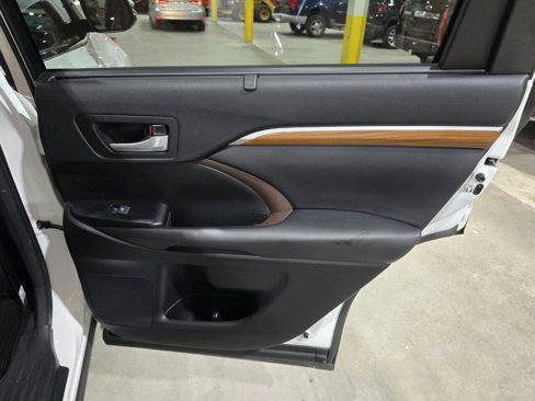 Used 2018 Toyota Highlander AWD V6 image 33