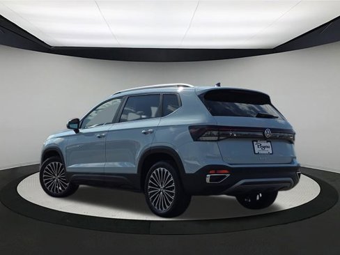 New 2025 Volkswagen Taos SE image 5