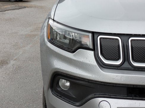 Used 2022 Jeep Compass Latitude image 10