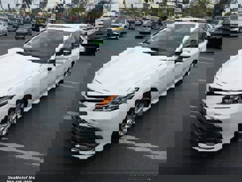Used 2022 Toyota Camry LE image 3