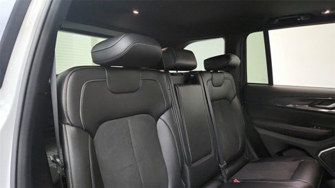 Used 2022 Jeep Grand Cherokee Altitude image 12