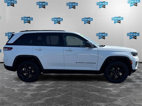Certified 2023 Jeep Grand Cherokee Altitude image 7