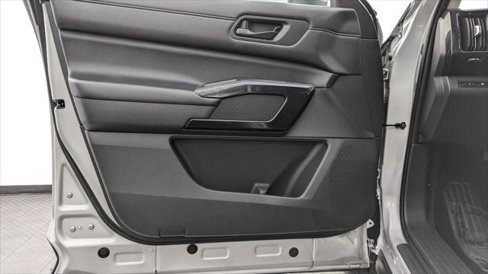 Used 2025 Nissan Pathfinder SV image 13