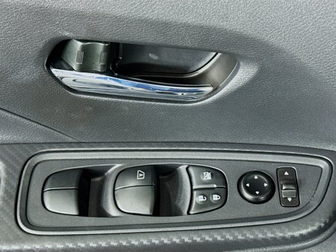 Used 2025 Nissan Versa SV image 29