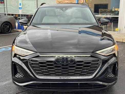 Used 2024 Audi Q8 e-tron Prestige image 40