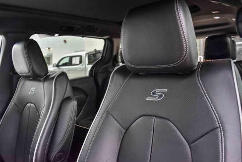 New 2026 Chrysler Pacifica Limited image 24