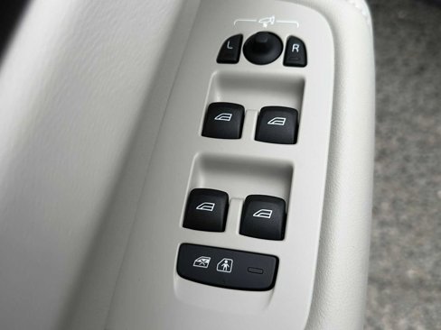 New 2026 Volvo XC60 B5 Ultra w/ Protection Package image 29