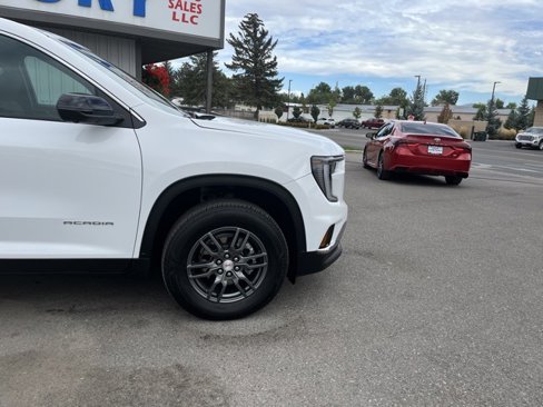 Used 2025 GMC Acadia Elevation image 13